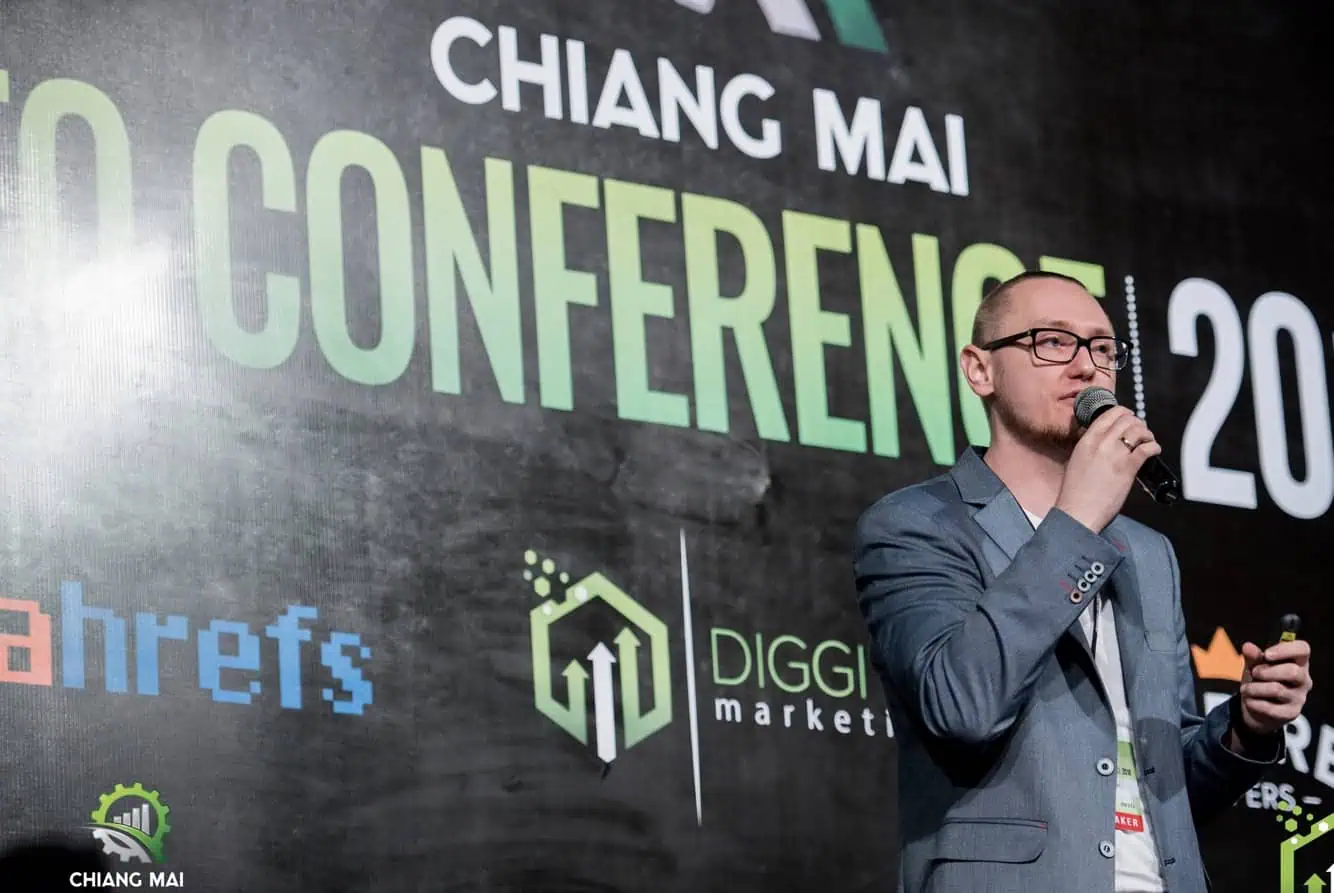 Rad Paluszak speaking on stage at Chiang Mai SEO Conference